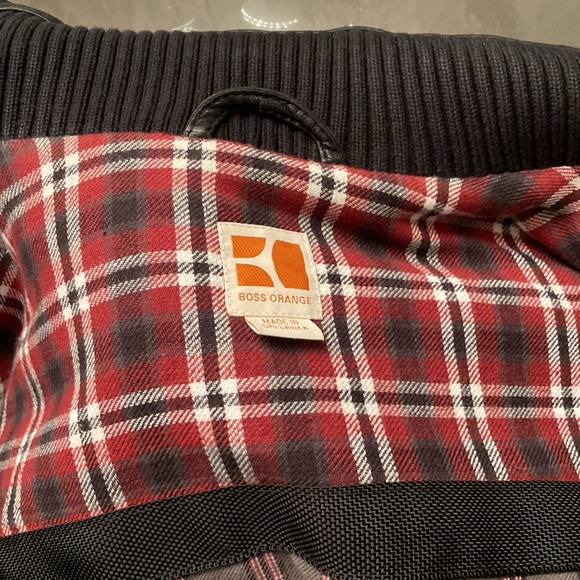 Hugo Boss Orange Thermore lined black leather jacket. Super warm. Soft leather. - Picture 3 of 7